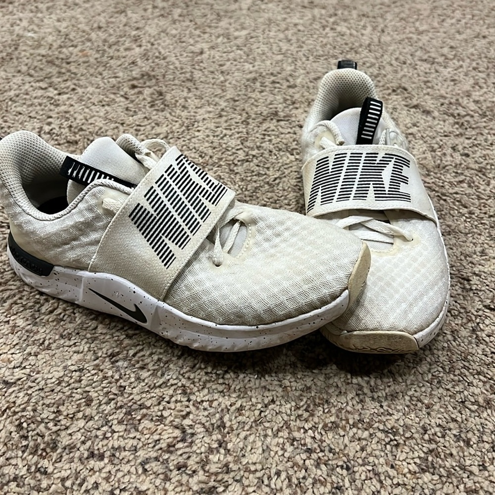 Women’s Nike tennis shoes size 6.5